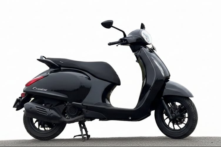 Bajaj Chetak Premium - क्लासिक मेटल बॉडी वाला इलेक्ट्रिक स्कूटर है